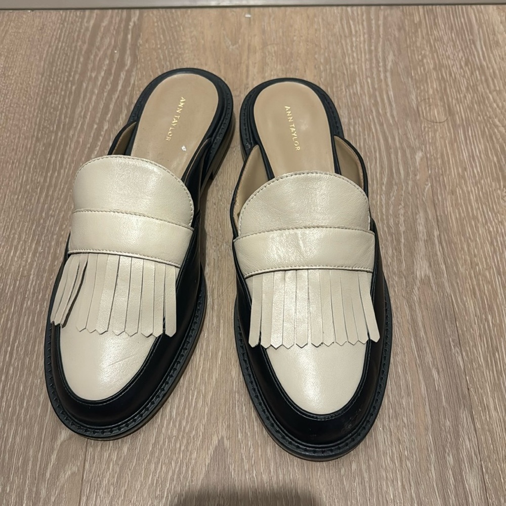 Ann Taylor Mules Size 8